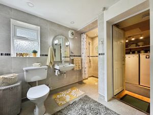 Downstairs Wet Room - click for photo gallery